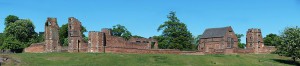 1000px-Bradgate_House_panorama